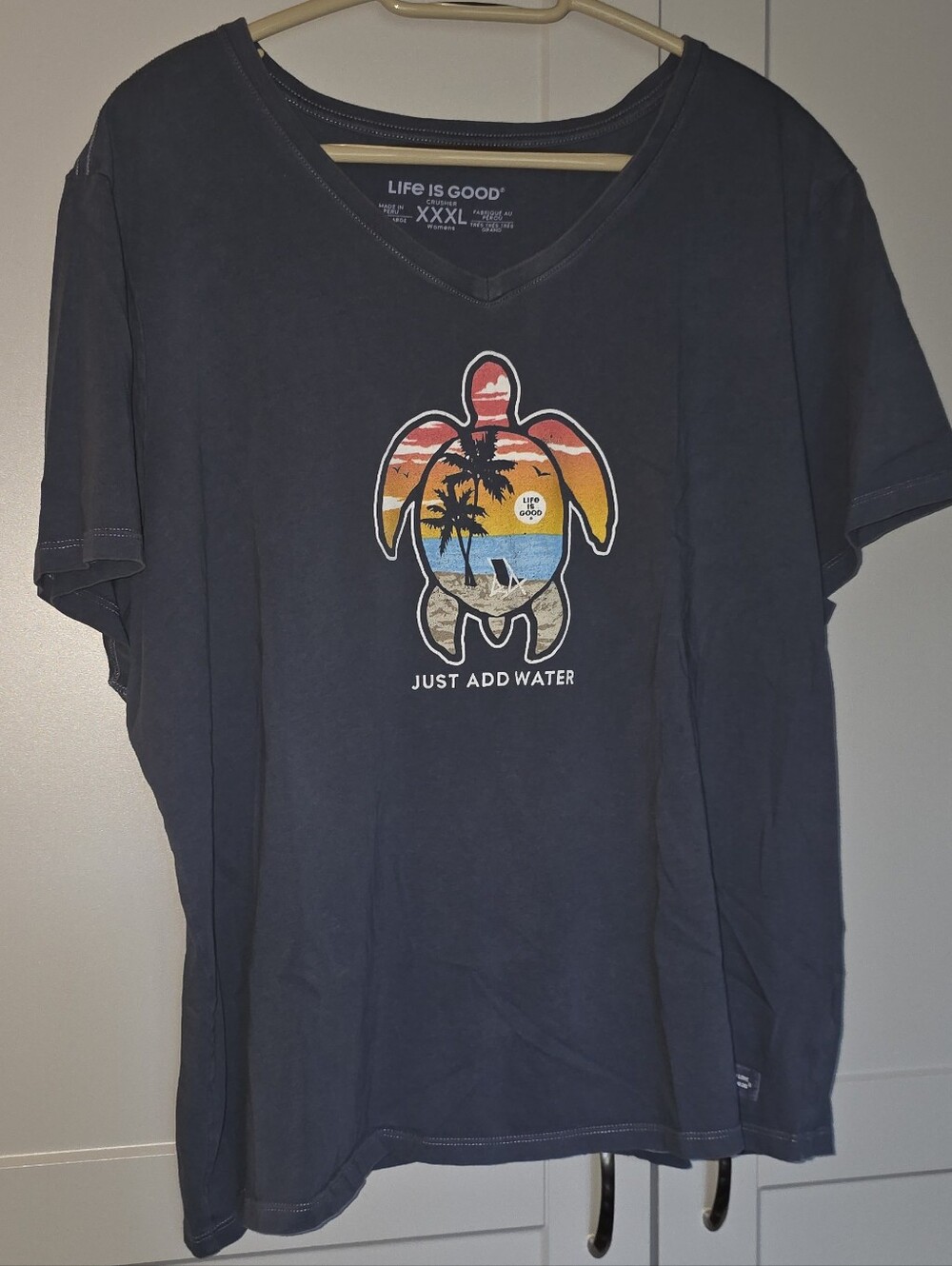 Life Is Good Womens Sea Turtle V-neck T-shirt Plus 3x/ Navy Blue